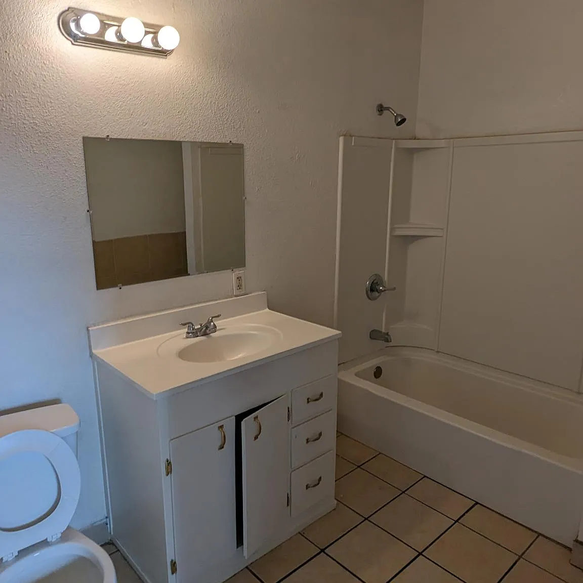 1 bed, 800 sqft, $1,200 — Photo 2