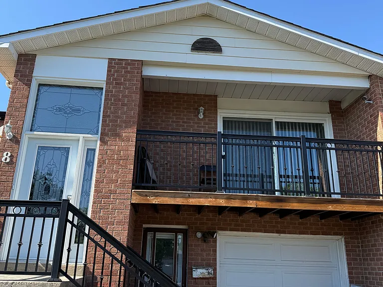 8 Deerpark Cres S #LOWER — Photo 1
