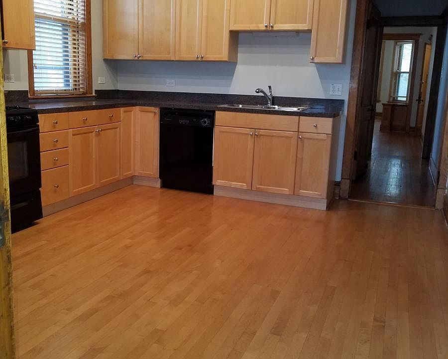 1st image of 3739 N Greenview Ave APT 3
