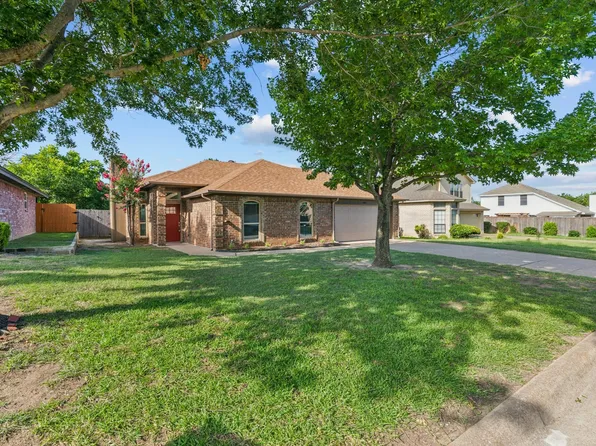 6631 Lakeside Dr, Lake Worth, TX 76135