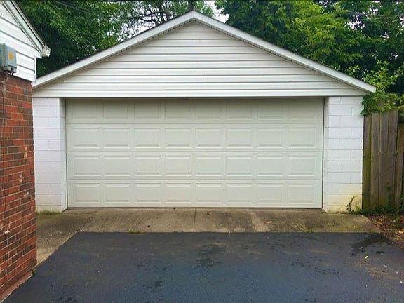 2nd image of 1094 Birch Dr