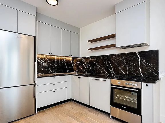 4th image of 260 Gold St APT 1008