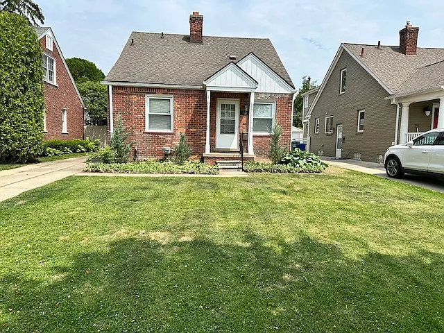 121 Catalpa Dr
