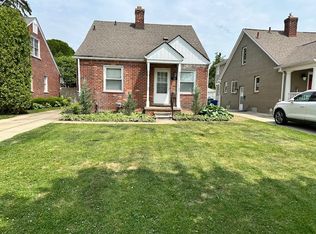 121 Catalpa Dr, Birmingham, MI 48009