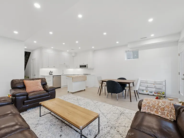 18 Alex Campbell Cres — Photo 34