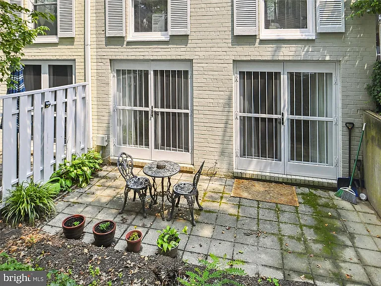 56 G St SW #B — Photo 18