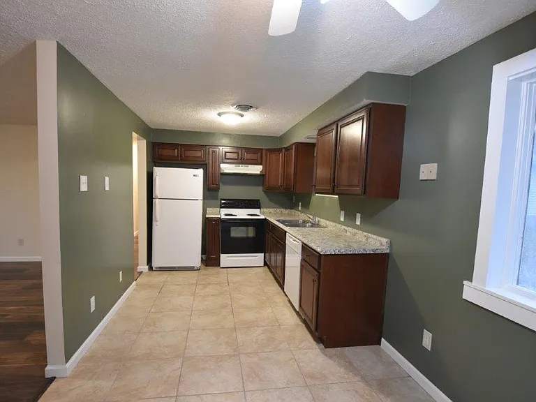 16527 Lincoln Blvd — Photo 6