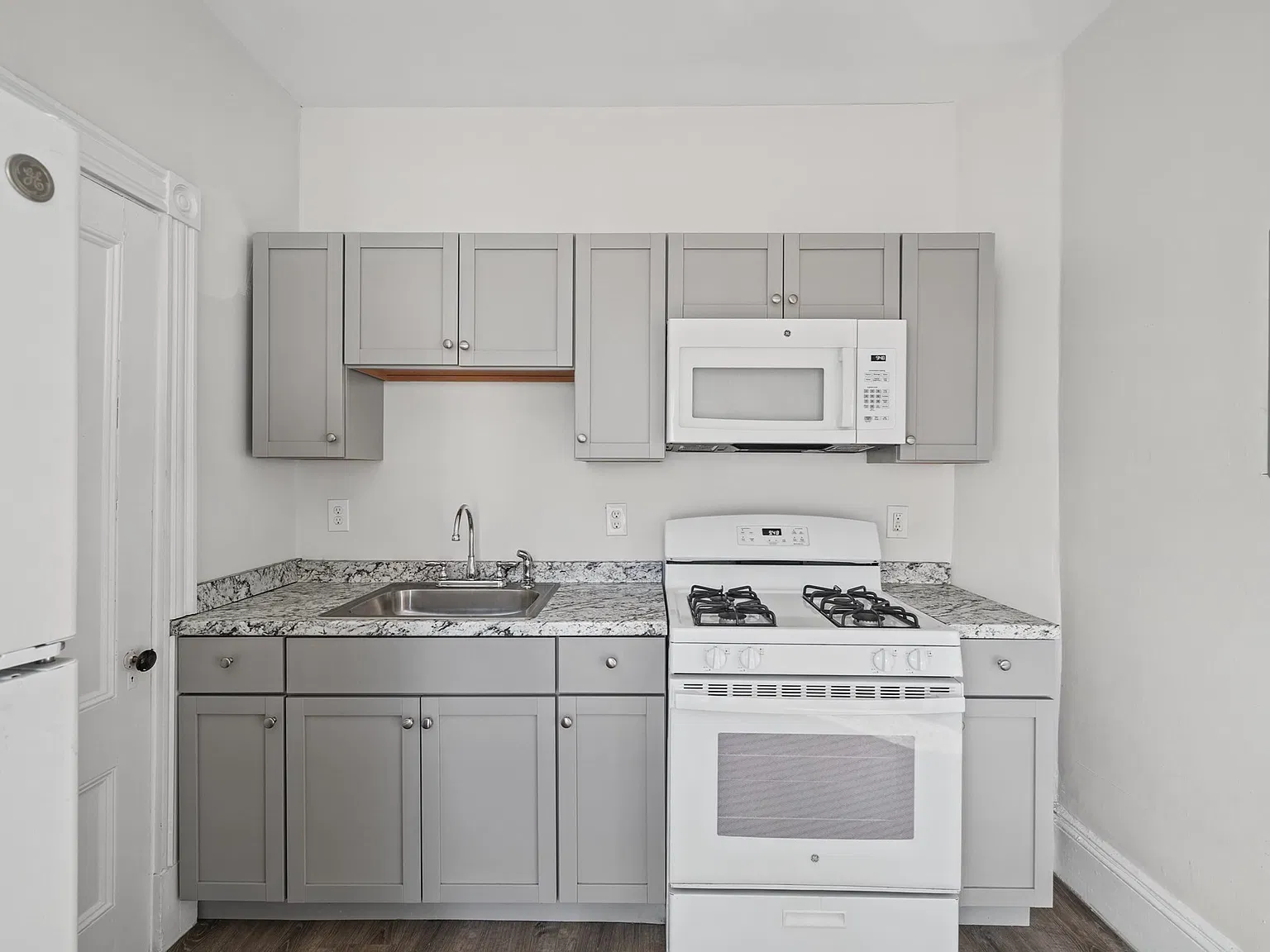 Studio, 1.0 bath, 700 sqft, $2,000 — Photo 2