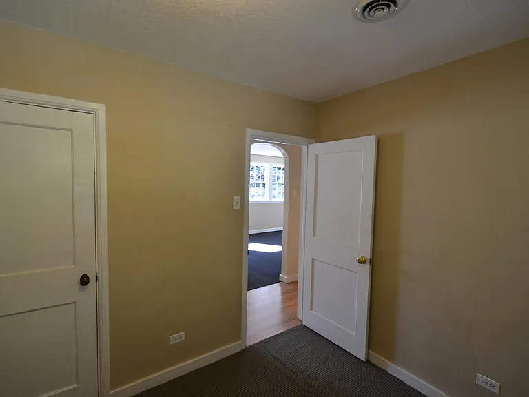 2354 Hooker St — Photo 15