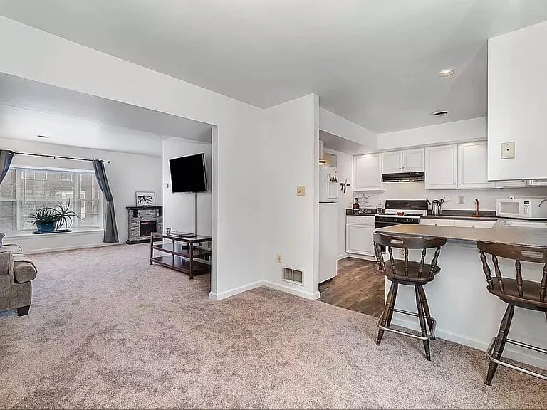 111 Lisa Ln — Photo 6