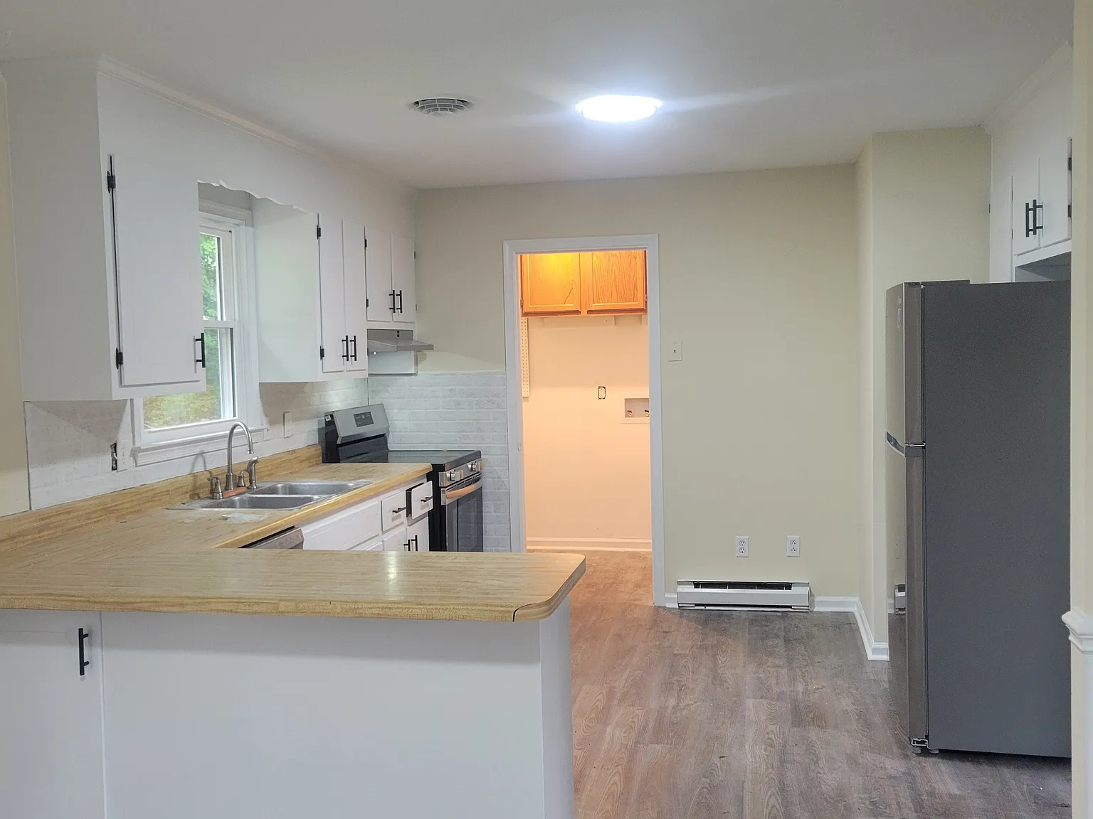 3 bed, 1.5 bath, 1150 sqft, $1,950 — Photo 3