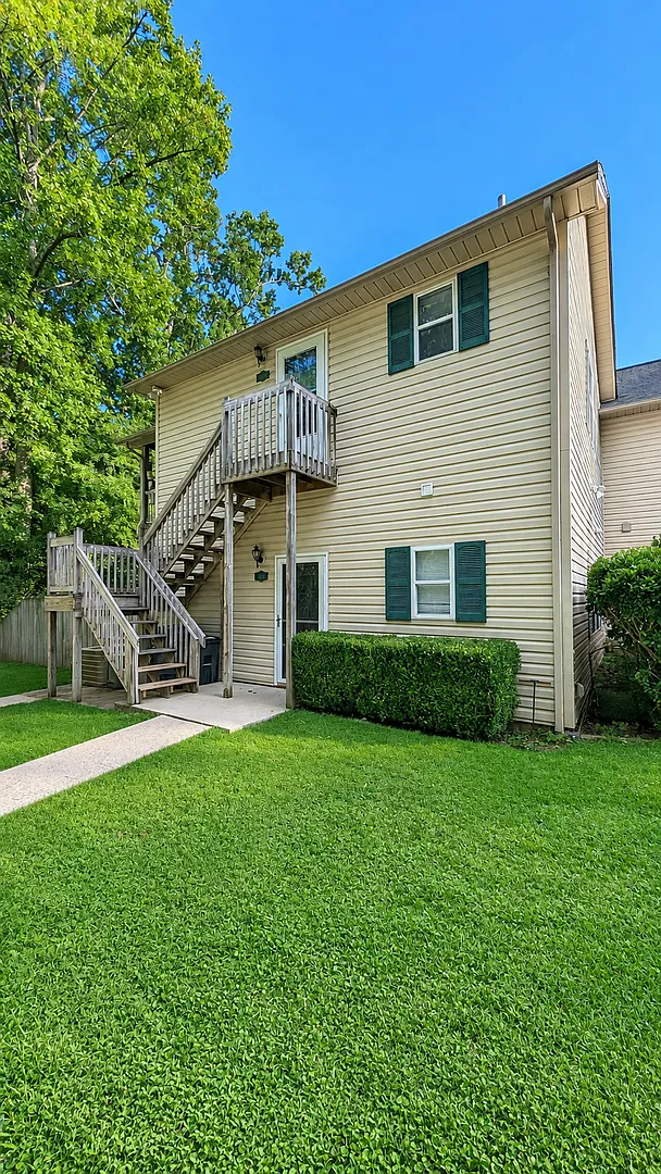 Apartment Rental-Black Mountain Close to Lake Tomahawk — Photo 1