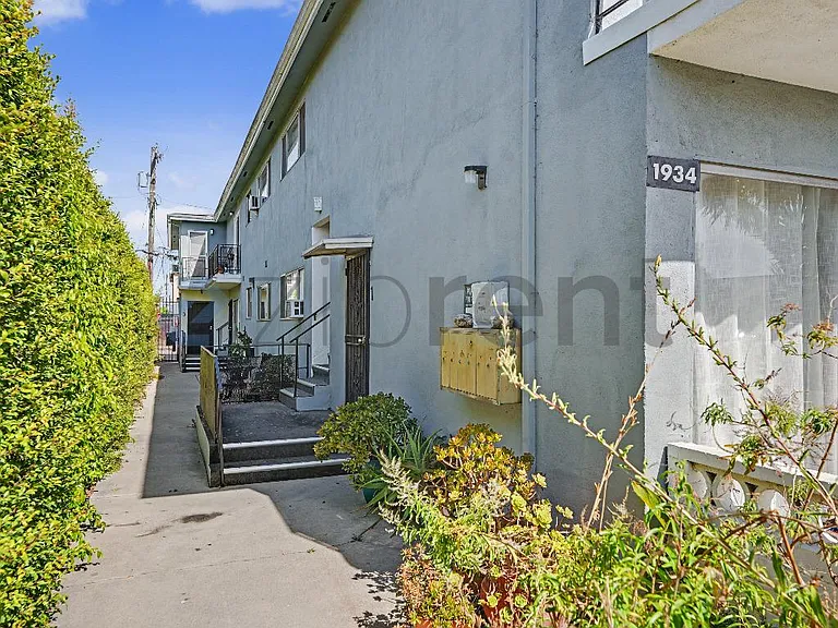 1934 S Holt Ave #2 — Photo 14