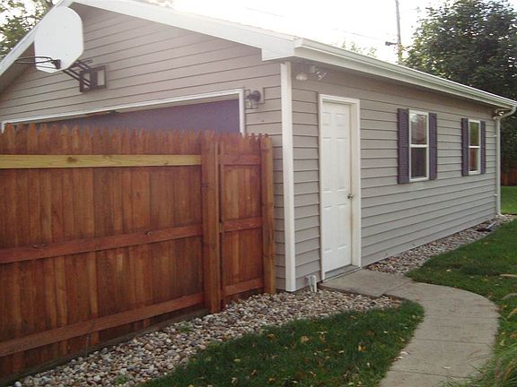4th image of 921 Markle Ave