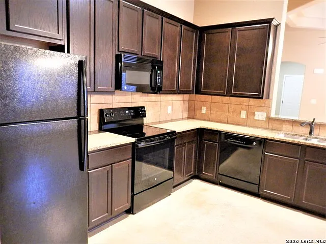 1033 Carolyn Cv — Photo 11