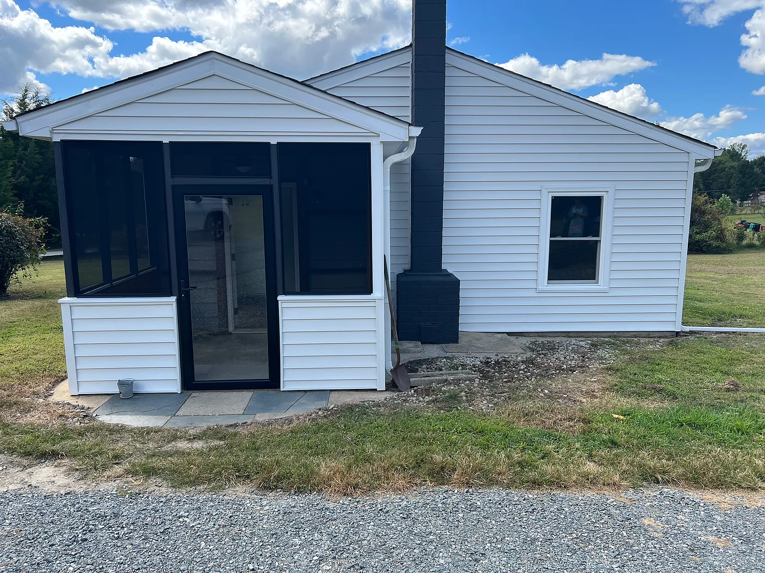 3 bed, 1300 sqft, $2,200 — Photo 3