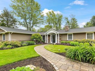 6 May Hill Ln, Dix Hills, NY 11746