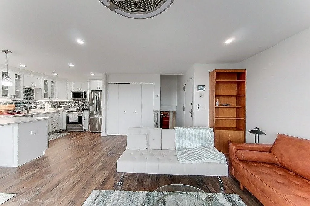 2 bed, 2.0 bath, 1035 sqft, $8,000 — Photo 4