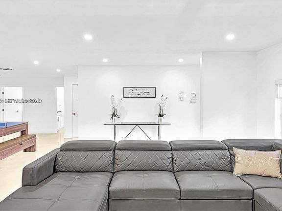 5th image of 3370 N 36th Pl
