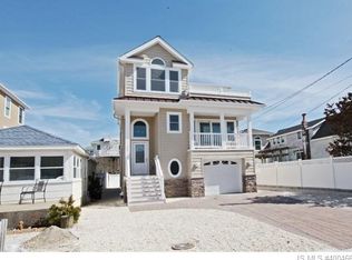 281 W 17th St, Ship Bottom, NJ 08008