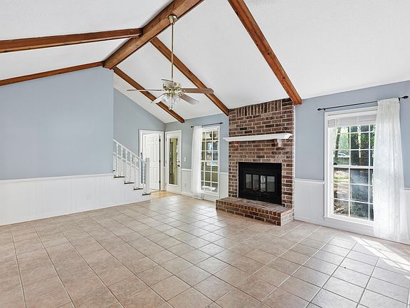 2nd image of 122 Southwold Cir