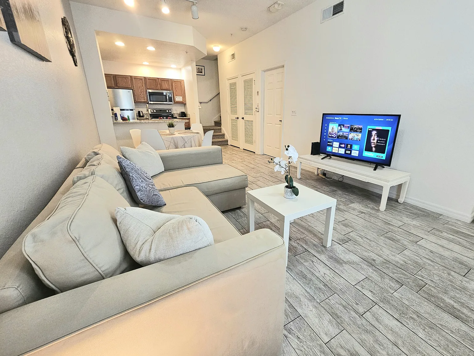 3 bed, 1296 sqft, $1,790 — Photo 3