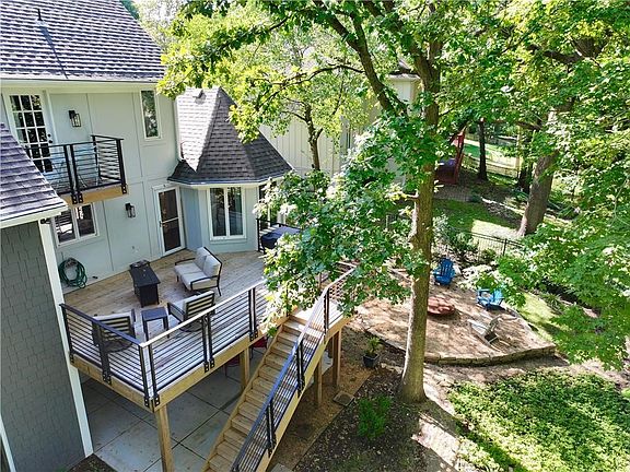 5th image of 10908 W 120th St