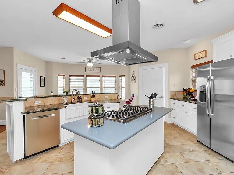 1730 Lakeshore Dr — Photo 11
