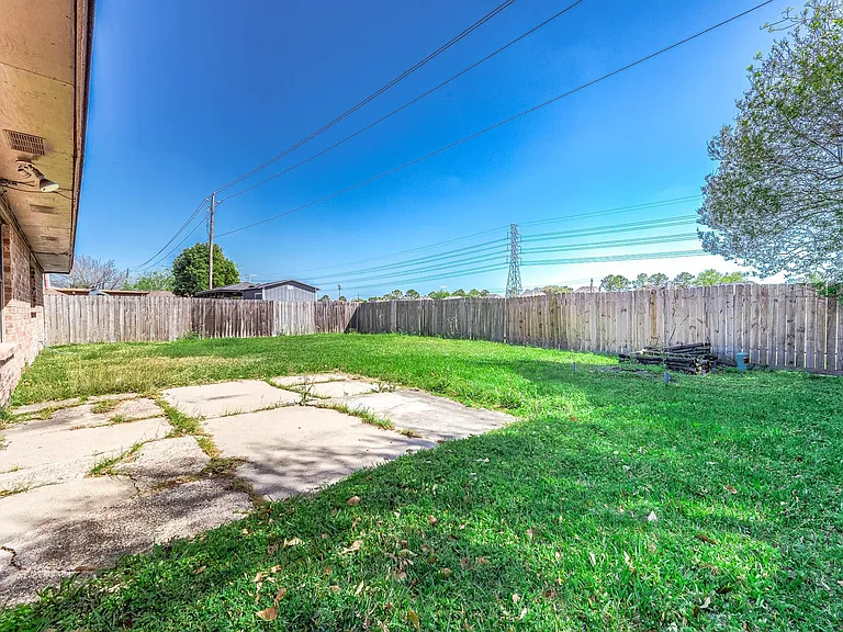 14315 Swanfield Dr — Photo 21