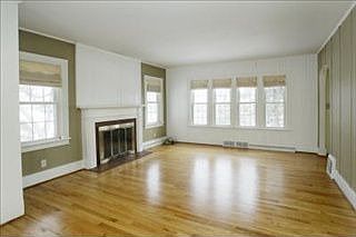 3rd image of 2504 Crescent Dr