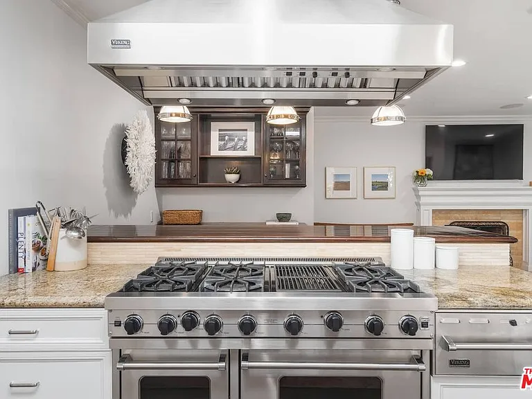 10576 Lindbrook Dr — Photo 22