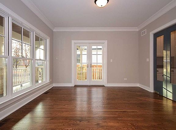 5th image of 112 N Evergreen Ave
