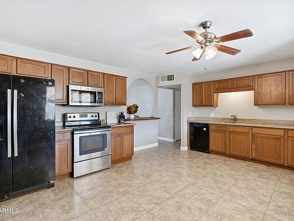 5th image of 3037 W DAHLIA Drive