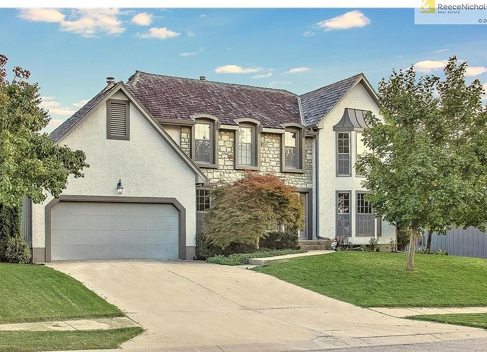 1st image of 305 NE Dartmore Ct
