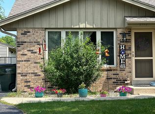 2710 Red Maple Ct, Racine, WI 53402