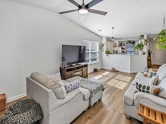 3rd image of 103 Linville Ct