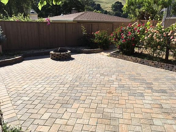 Beautiful and practical backyard