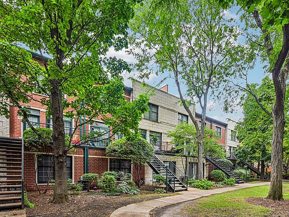 3rd image of 1813 S Clark St #21