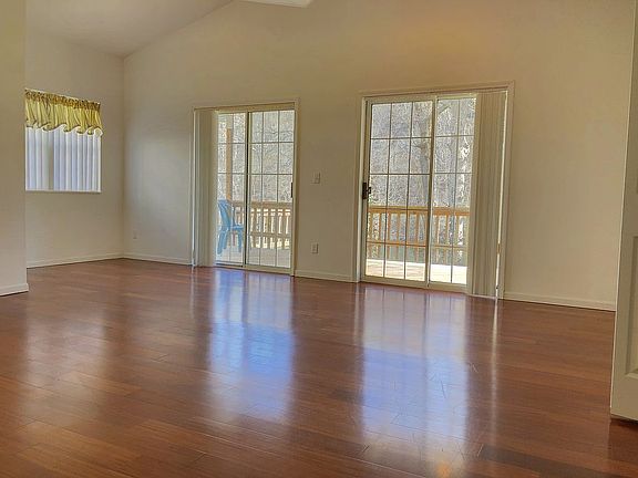4th image of 212 Norwood Dr