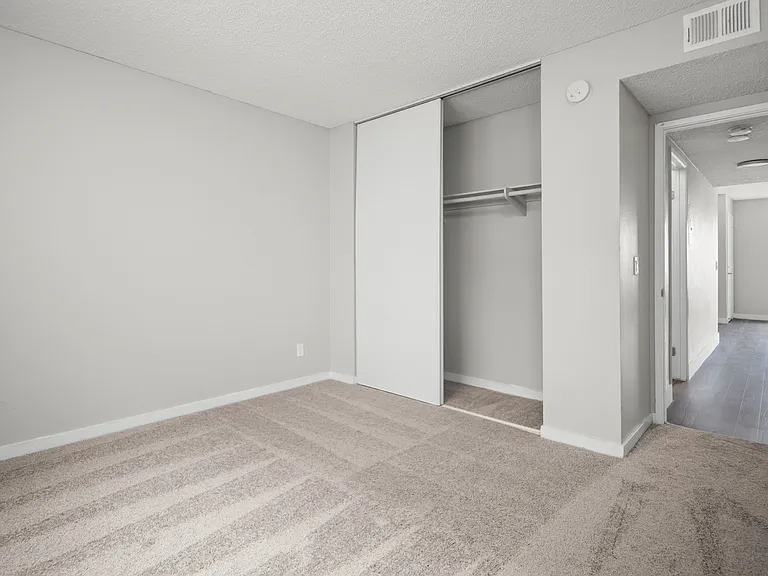 725 Alturas Ln — Photo 6