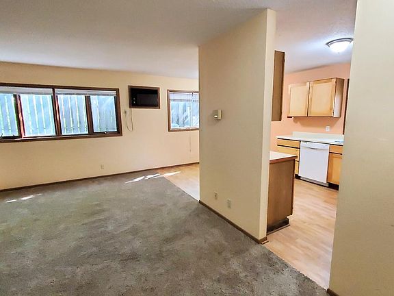 2nd image of 800 9th Ave SE