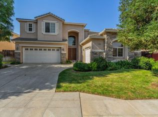 1054 N Coventry Ave, Clovis, CA