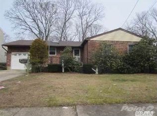 372 Grand Ave, Lindenhurst, NY