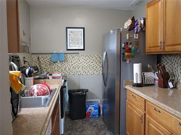 4th image of 311 S Barr St