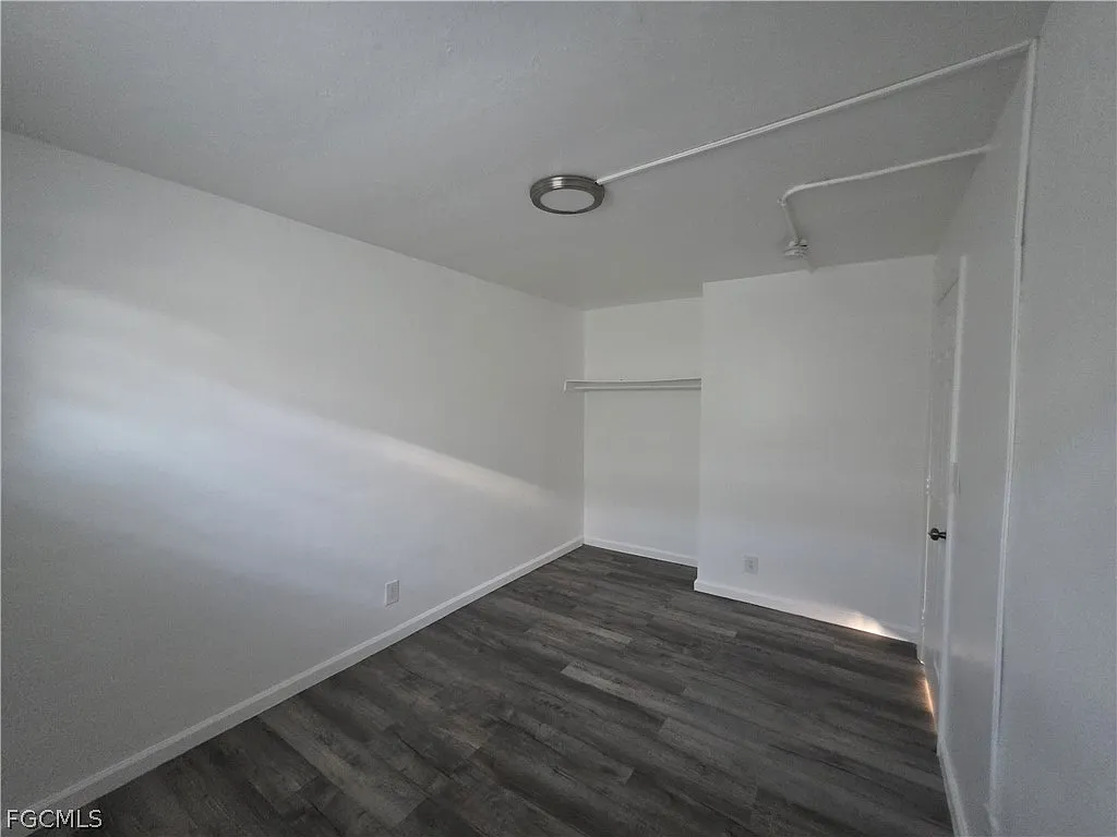 3033 2nd St — Photo 3