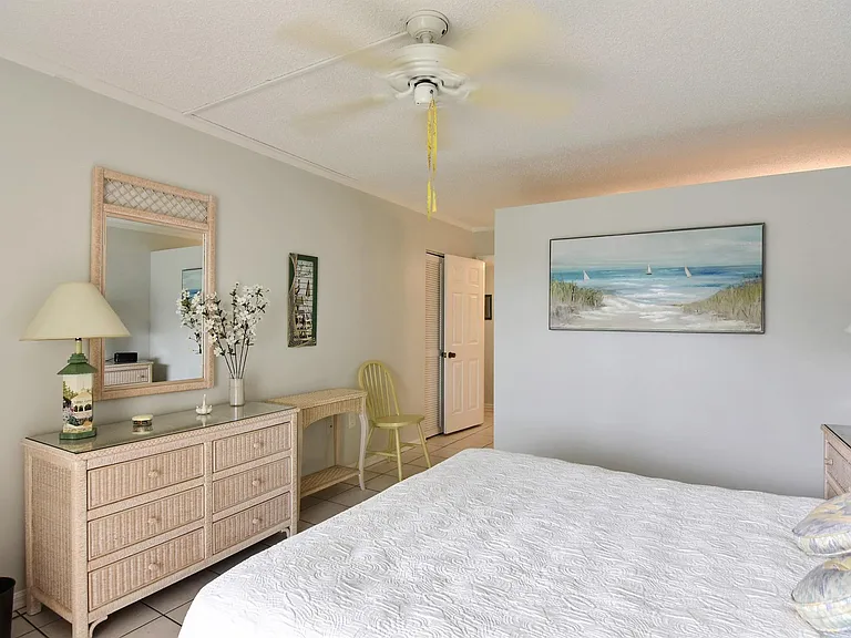 3939 Ocean Dr #302B — Photo 16