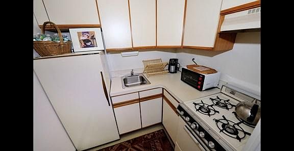 4th image of 166 E 35th St APT 11A