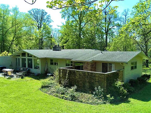 2nd image of 2505 N Beech Ln
