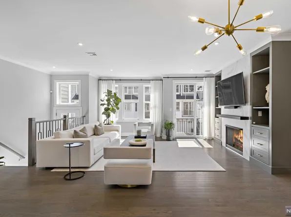 23 Legion Dr #102, Cresskill, NJ 07626