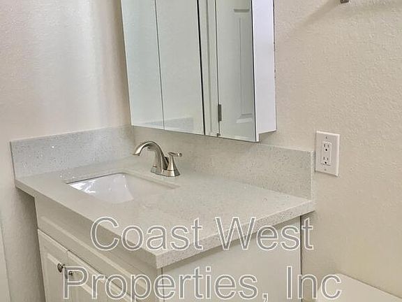 3rd image of 4575 Haines St